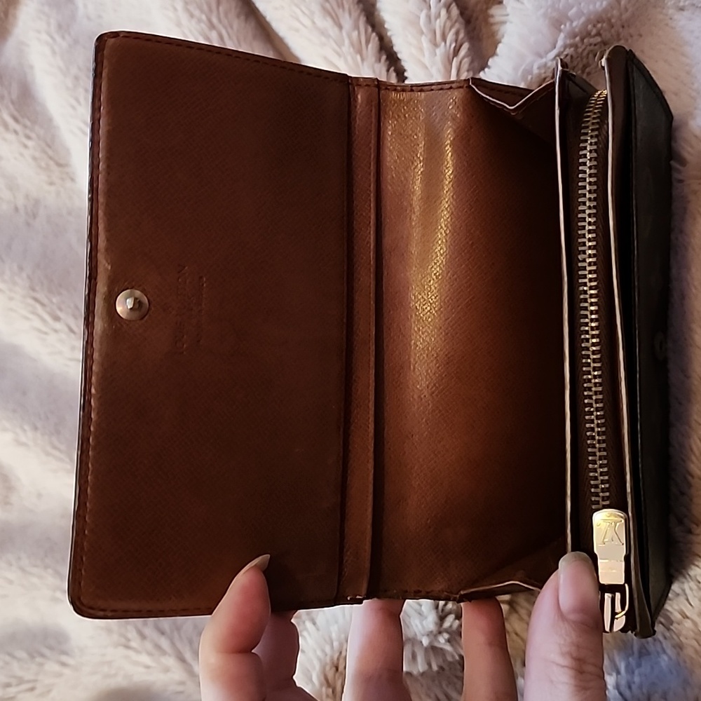 LV Compact Wallet - Picture 5 of 9